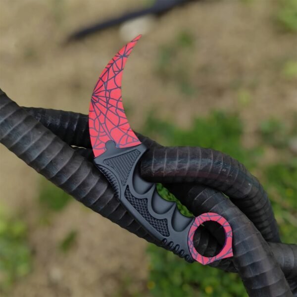 Karambit ✩ | Crimson Web