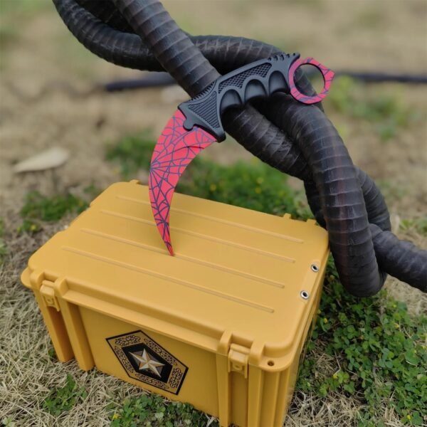 Karambit ✩ | Crimson Web