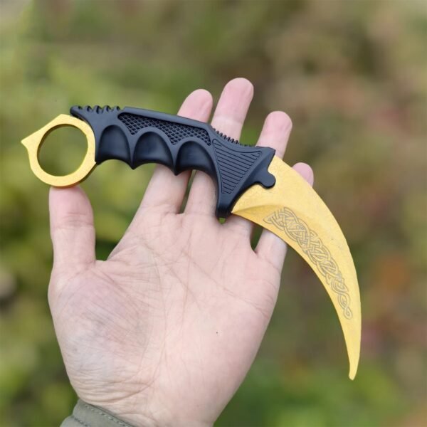 Karambit ✩ | Lore