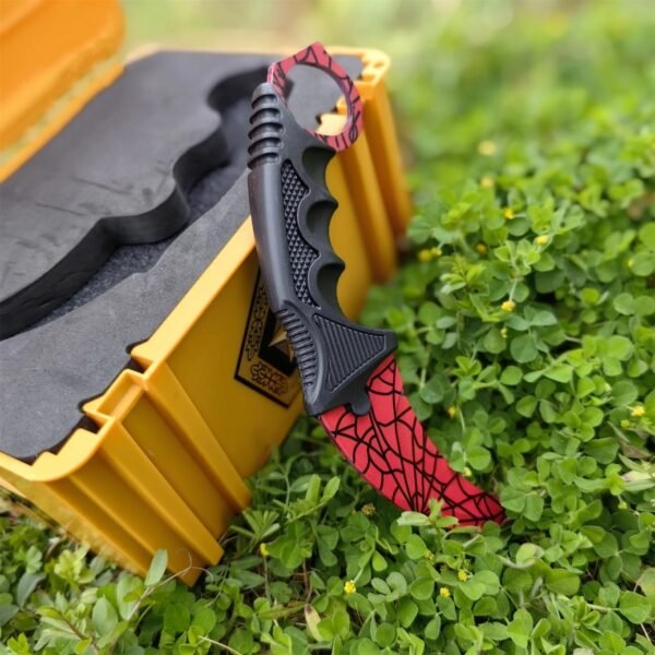 Karambit ✩ | Crimson Web