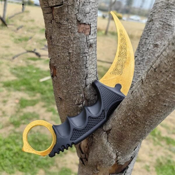 Karambit ✩ | Lore