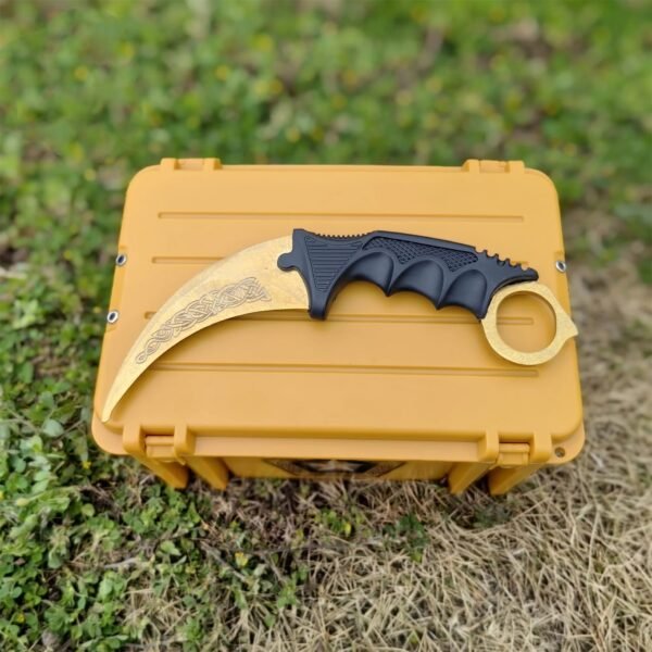 Karambit ✩ | Lore