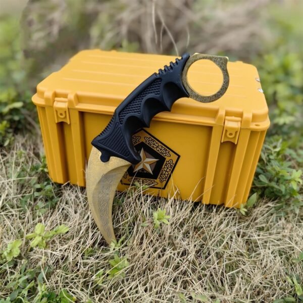 Karambit ✩ | Lore