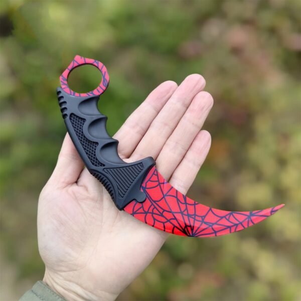 Karambit ✩ | Crimson Web