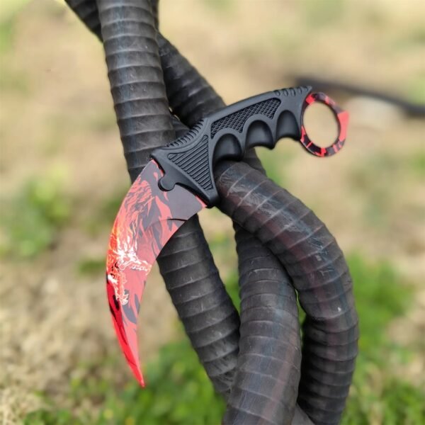 Karambit ✩ | Roar