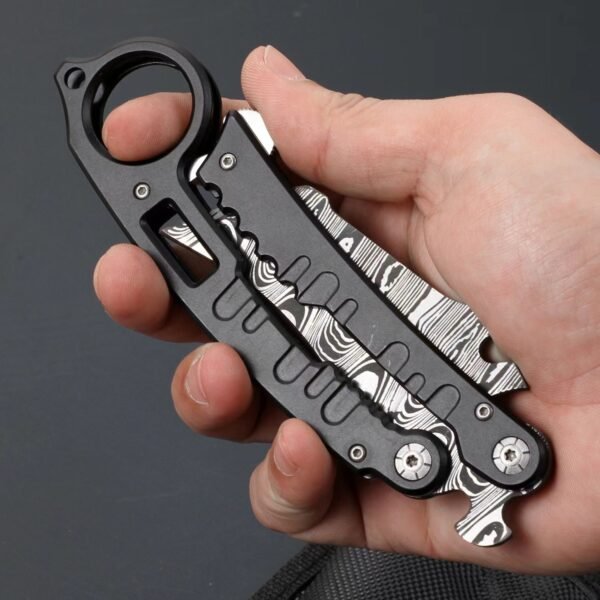 Flipping Karambit